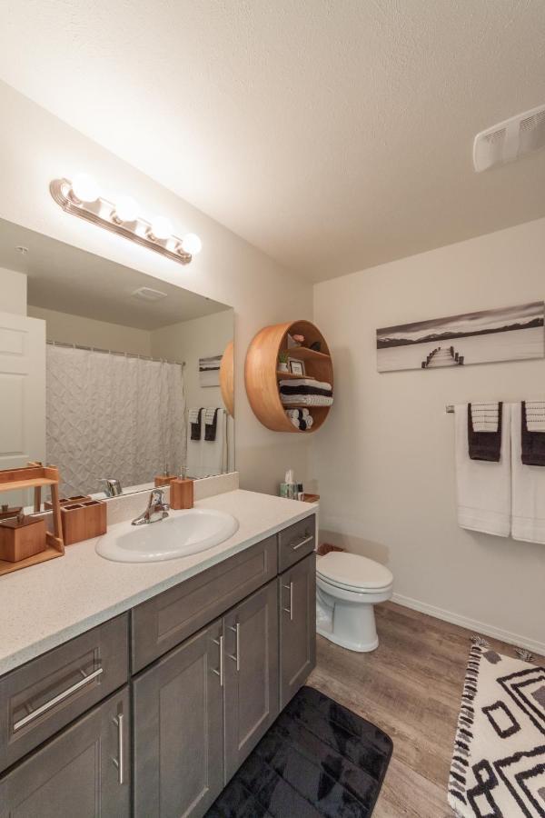 Modern And Stylish King Bed Wifi Free Parking Apartment Spokane Valley Bagian luar foto