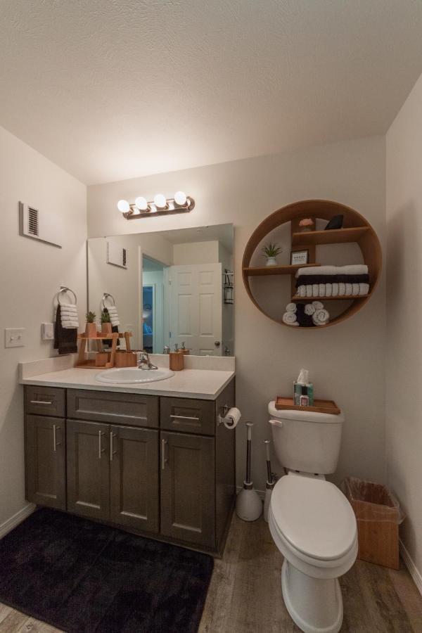 Modern And Stylish King Bed Wifi Free Parking Apartment Spokane Valley Bagian luar foto
